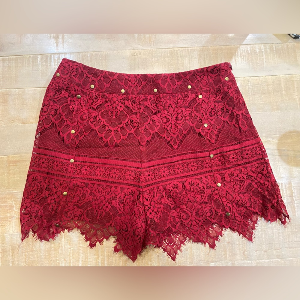 MOON RIVER burgundy Lace Shorts NWT m